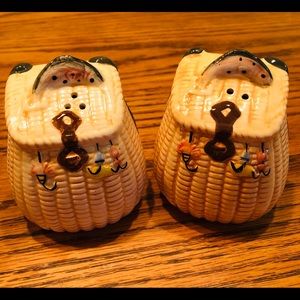 ❤️SALE: Vintage Fishing Basket Salt & Pepper Set